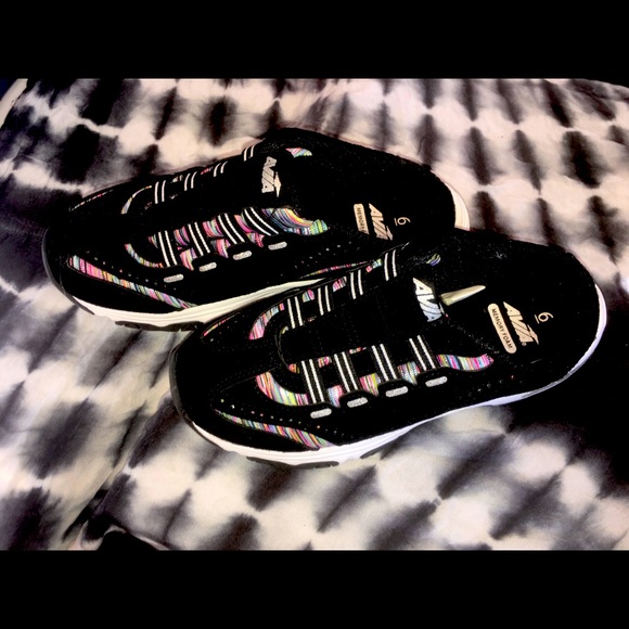 Avia Slip on Sneakers - Picture 1 of 3